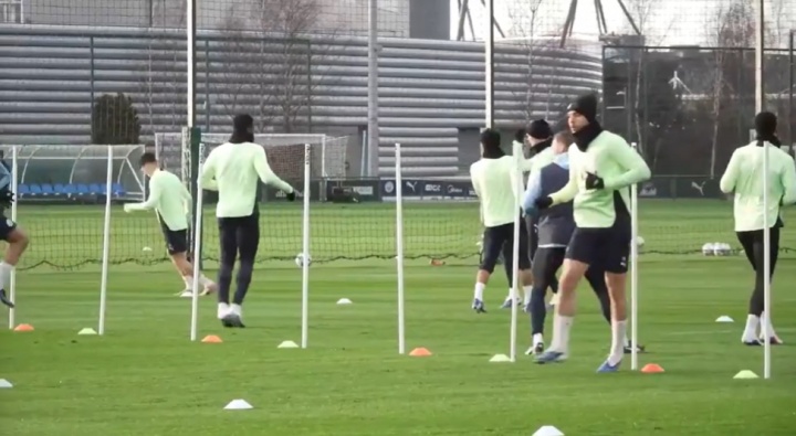 Kaiyun 开云体育官网-曼城备战加拉塔萨雷，尼科·冈萨雷斯参加了曼城的公开训练